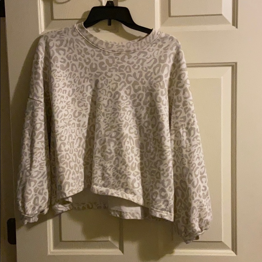 CROPPED CHETTAH PUFF SLEEVE TOP